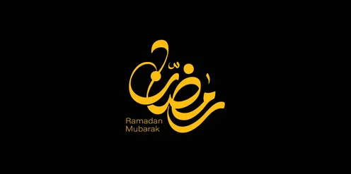 بطاقة تهنئة بقدوم شهر الخير، المناسبات والأعياد الدينية الاسلامية، مخطوطة رمضان مبارك باللغة العربية باللون الاصفر،   قالب تصميم عربي اسلامي، خلفية سوداء، فيكتور اليستريتور