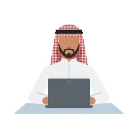 رجل أعمال عربي يعمل على حاسوب محمول على مكتبه