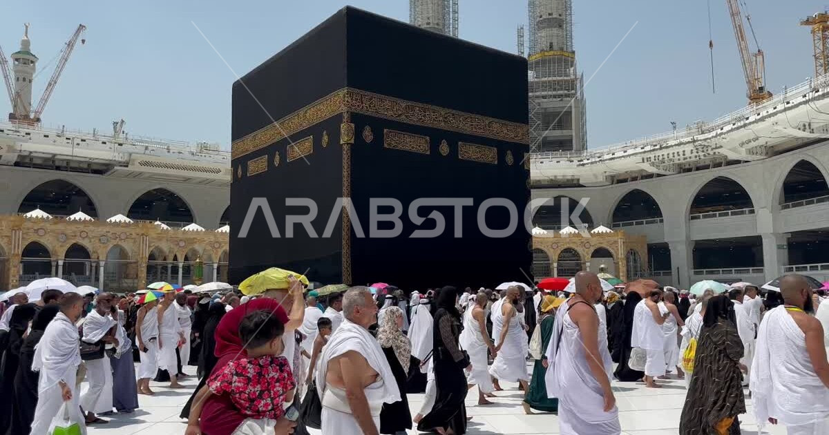 Humrah Performing the rituals of Hajj and Umrah, circumambulating around the ...