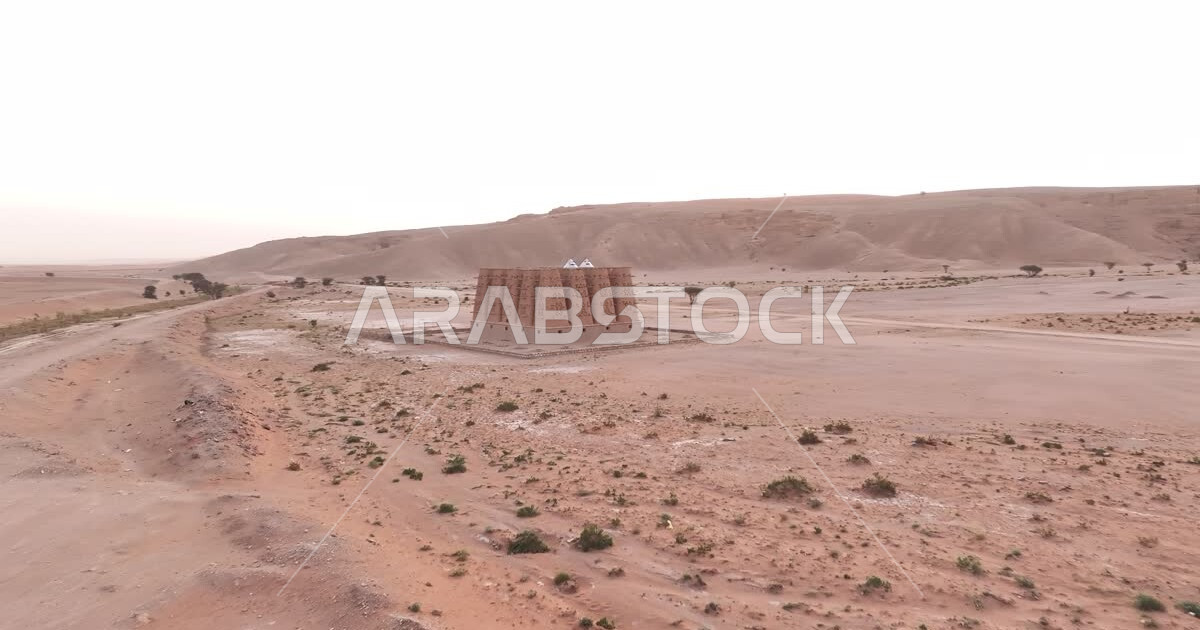 معالم اثرية تاريخية في المناطق الصحراوية، تصوير درون لأبراج الحمام في ...