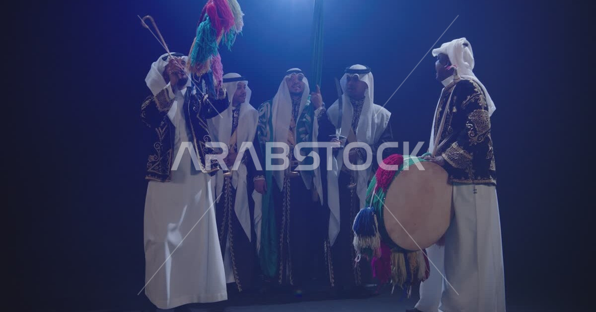 قرع ودق الطبول في المهرجانات والمناسبات والأعياد الوطنية، العرضة قرع ودق الطبول في المهرجانات والمناسبات والأعياد الوطنية، العرضة