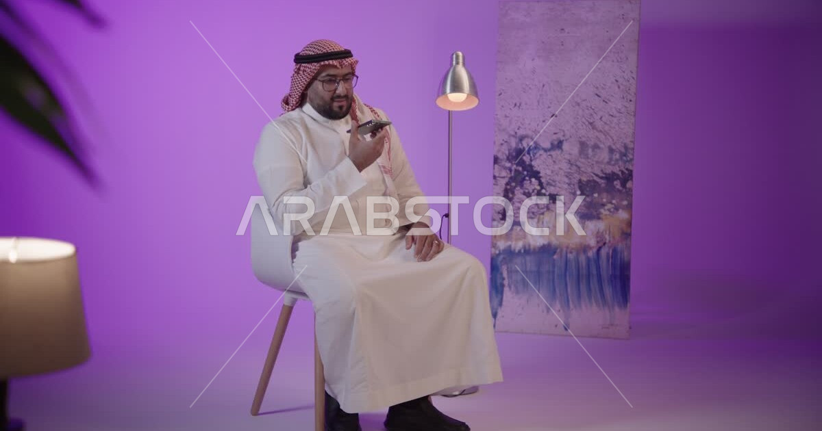 Chat and conversation with family and friends, recording audio clips