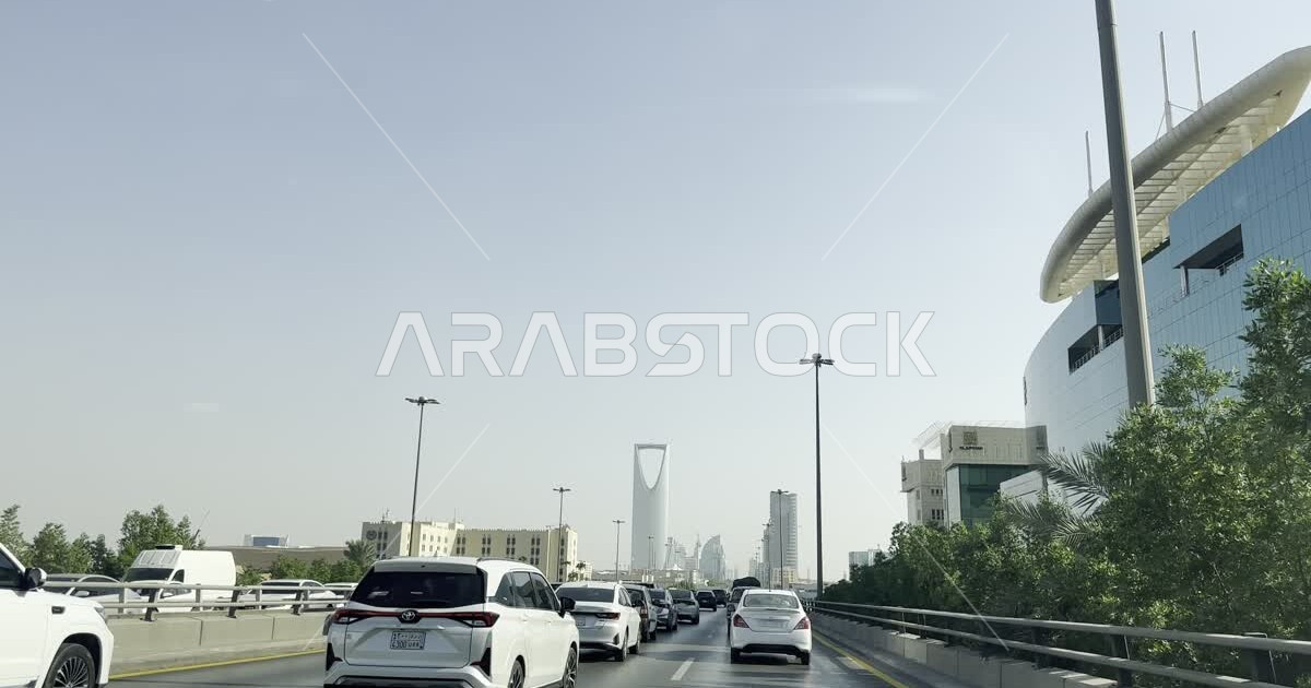 Traffic congestion, cars on the roads and streets of the city of Riyadh ...