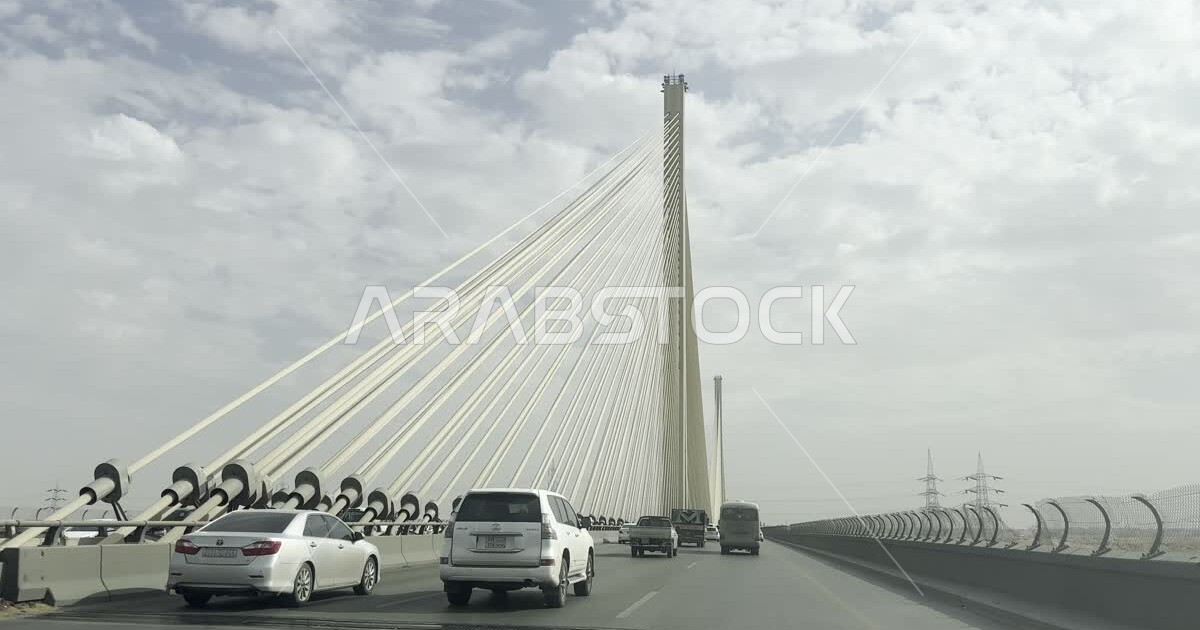 جسر وادي لبن المدعوم بالكوابل، تصوير درون للجسر المعلق في مدينة الرياض جسر وادي لبن المدعوم بالكوابل، تصوير درون للجسر المعلق في مدينة الرياض