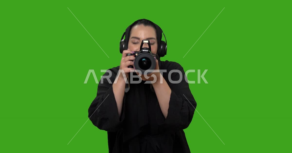 Singing Camera Listening to artistic singing talents, mastering the art of photography ...