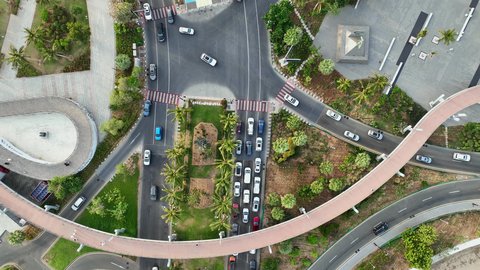 الفن الهندسي المعماري للمنشآت التجارية المطلة على  الواجهة البحرية في المملكة العربية السعودية, كورنيش في مدينة جدة, الاستمتاع بالمناظر الطبيعية المائية, الأبراج وناطحات السحاب في المدينة الساحلية