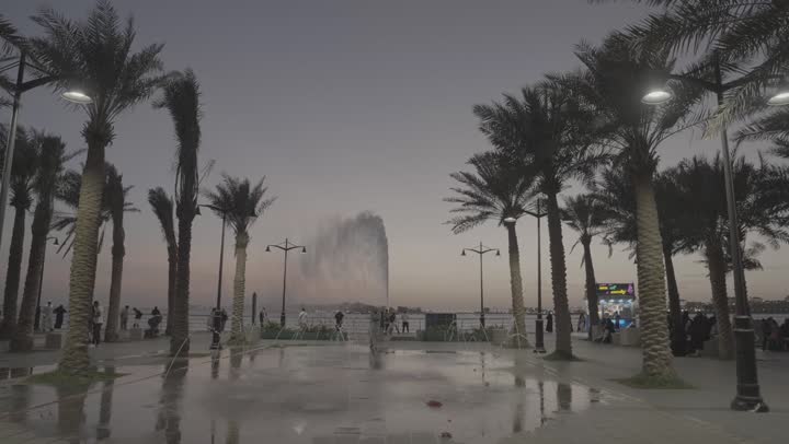 The tallest fountains in the world, King Fahd Fountain in the Red Sea, enjoying the sunset view in tourist areas, famous landmarks of the coastal city of Jeddah, places for tourism and spending an enjoyable time, a destination for visitors from all over the world