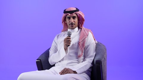 إلقاء الخطابات والكلمات التوعوية، إقامة الندوات وورش العمل والتحاور والنقاش مع الآخرين،تسجيل المقاطع الصوتية والغنائية، تصوير لشاب عربي خليجي بحريني يرتدي الثوب التقليدي والشماغ يجلس على كرسي ويمسك مكبر الصوت بيده