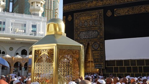 مقام سيدنا ابراهيم في ساحات الحرم المكي الشريف، حجاج بيت الله الحرام، الكعبة المشرفة في مكة المكرمة في المملكة العربية السعودية، أداء مناسك الحج والعمرة، الطواف حول الكعبة المشرفة، أماكن ومعالم دينية اسلامية مقدسة