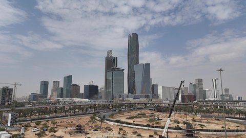  الأبراج المالية والاقتصادية والمنشأت المعمارية، المعالم السياحية المشهورة، حركة المرور في طرق وشوارع مدينة الرياض، مركز الملك عبد الله المالي ( كافد ) في المملكة العربية السعودية، النمو والتقدم العمراني على الطراز الحديث