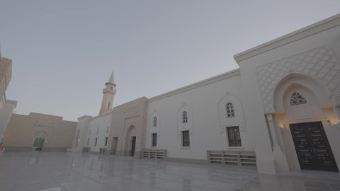  الاهتمام بزراعة الأشجار في المدن السياحية، اماكن لجذب السياح من انحاء العالم، المباني الطينية التراثية والمعالم الأثرية في المملكة العربية السعودية، الفن الهندسي المعماري على الطراز القديم، متحف قصر المصمك التاريخي في مدينة الرياض