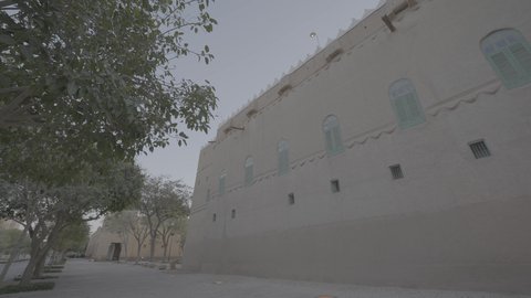  الاهتمام بزراعة الأشجار في المدن السياحية، اماكن لجذب السياح من انحاء العالم، المباني الطينية التراثية والمعالم الأثرية في المملكة العربية السعودية، الفن الهندسي المعماري على الطراز القديم، متحف قصر المصمك التاريخي في مدينة الرياض