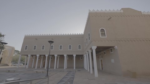 قصر المربع التاريخي في مدينة الرياض، العراقة والأصالة والتمسك بالتراث السعودي، معالم و أماكن سياحية مشهورة، التصميم و الفن الهندسي المعماري للمباني الطينية على الطراز القديم، المواقع الأثرية  في المملكة العربية السعودية