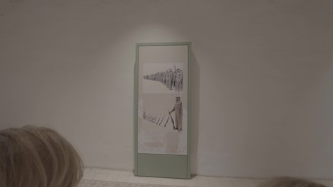 معروضات اثرية داخل قصر المربع التاريخي في مدينة الرياض، العراقة والأصالة والتمسك بالتراث السعودي، معالم و أماكن سياحية مشهورة، التصميم و الفن الهندسي المعماري للمباني الطينية على الطراز القديم، المواقع التاريخية في المملكة العربية السعودية