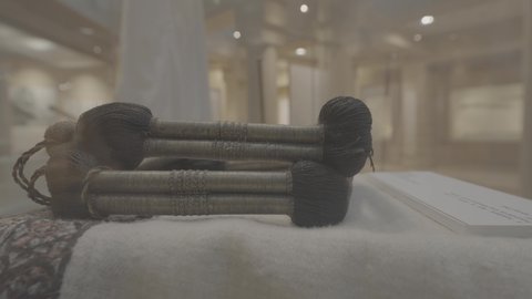 معروضات اثرية داخل قصر المربع التاريخي في مدينة الرياض، العراقة والأصالة والتمسك بالتراث السعودي، معالم و أماكن سياحية مشهورة، التصميم و الفن الهندسي المعماري للمباني الطينية على الطراز القديم، المواقع التاريخية في المملكة العربية السعودية