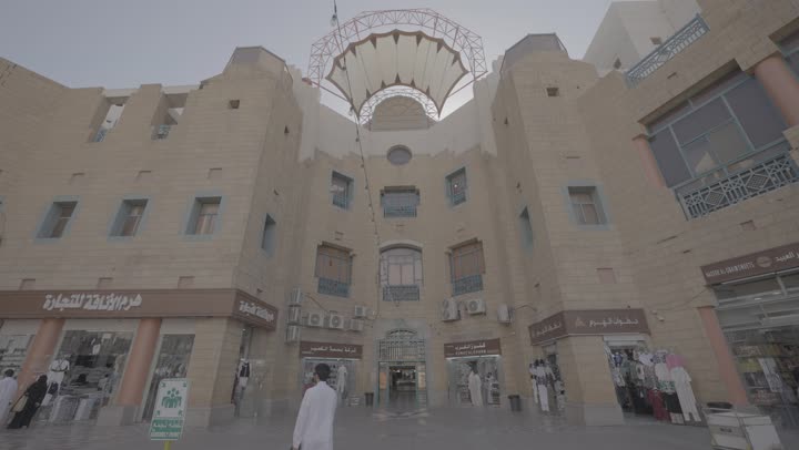 سوق الحلة وسط البلد في مدينة الرياض نهارا, المعالم التاريخية القديمة في العاصمة, الأسواق الشعبية التقليدية الأثرية, الأماكن السياحية التراثية المشهورة في المملكة العربية السعودية, مناطق جذب واستقطاب السياح