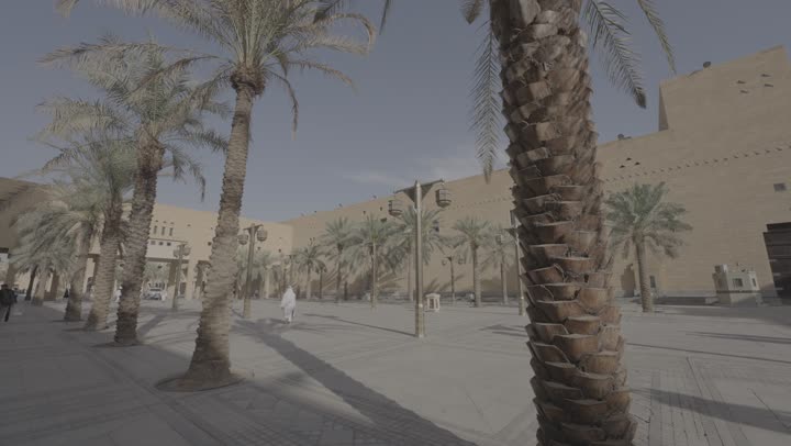 مبنى المحكمة العامة في قصر الحكم بمدينة الرياض, الاهتمام بالمرافق والخدمات العامة بالمملكة العربية السعودية، الساحة الخارجية لميدان العدل، الفن الهندسي المعماري للمراكز التجارية والسياسية المشهورة في العاصمة