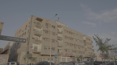 سوق الحلة وسط البلد في مدينة الرياض نهارا, المعالم التاريخية القديمة في العاصمة, الأسواق الشعبية التقليدية الأثرية, الأماكن السياحية التراثية المشهورة في المملكة العربية السعودية, مناطق جذب واستقطاب السياح