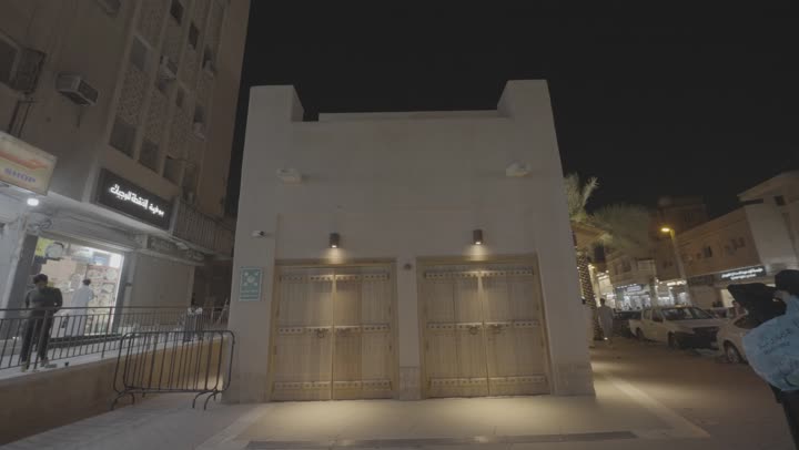 سوق الحلة وسط البلد في مدينة الرياض نهارا, المعالم التاريخية القديمة في العاصمة, الأسواق الشعبية التقليدية الأثرية, الأماكن السياحية التراثية المشهورة في المملكة العربية السعودية, مناطق جذب واستقطاب السياح