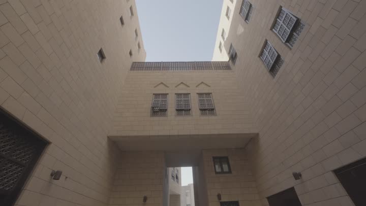 مبنى المحكمة العامة في قصر الحكم بمدينة الرياض, الاهتمام بالمرافق والخدمات العامة بالمملكة العربية السعودية، الساحة الخارجية لميدان العدل، الفن الهندسي المعماري للمراكز التجارية والسياسية المشهورة في العاصمة