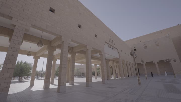 مبنى المحكمة العامة في قصر الحكم بمدينة الرياض, الاهتمام بالمرافق والخدمات العامة بالمملكة العربية السعودية، الساحة الخارجية لميدان العدل، الفن الهندسي المعماري للمراكز التجارية والسياسية المشهورة في العاصمة