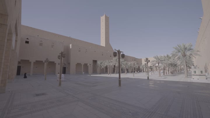 مبنى المحكمة العامة في قصر الحكم بمدينة الرياض, الاهتمام بالمرافق والخدمات العامة بالمملكة العربية السعودية، الساحة الخارجية لميدان العدل، الفن الهندسي المعماري للمراكز التجارية والسياسية المشهورة في العاصمة