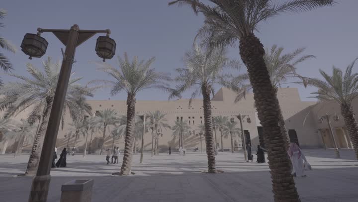 مبنى المحكمة العامة في قصر الحكم بمدينة الرياض, الاهتمام بالمرافق والخدمات العامة بالمملكة العربية السعودية، الساحة الخارجية لميدان العدل، الفن الهندسي المعماري للمراكز التجارية والسياسية المشهورة في العاصمة
