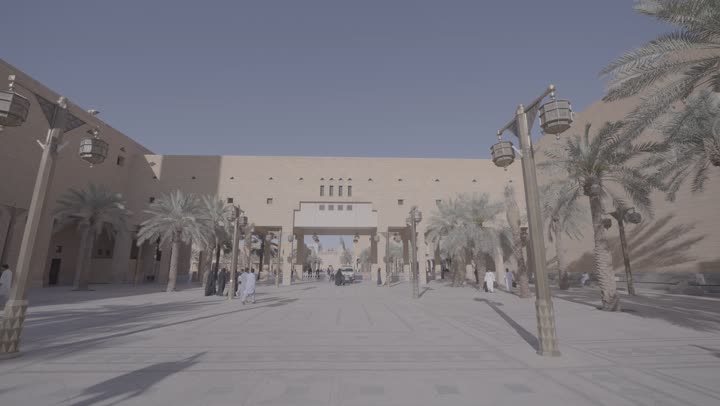 مبنى المحكمة العامة في قصر الحكم بمدينة الرياض, الاهتمام بالمرافق والخدمات العامة بالمملكة العربية السعودية، الساحة الخارجية لميدان العدل، الفن الهندسي المعماري للمراكز التجارية والسياسية المشهورة في العاصمة