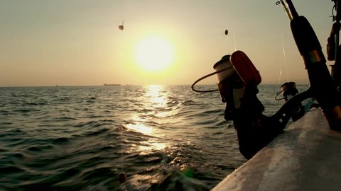 ممارسة مهنة الصيد البحرية,  هواية ومهارة اصطياد الاسماك, الاستمتاع في ممارسة مهن الملاحه قديماً , حرف يدوية شعبية, تصوير مقرب لصنارة صيد السمك من البحر الاحمر في المملكة العربية السعودية