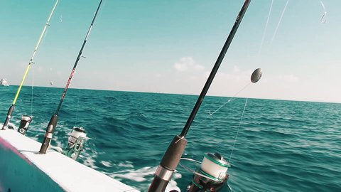 ممارسة مهنة الصيد البحرية,  هواية ومهارة اصطياد الاسماك, الاستمتاع في ممارسة مهن الملاحه قديماً , حرف يدوية شعبية, تصوير مقرب لصنارة صيد السمك من البحر الاحمر في المملكة العربية السعودية