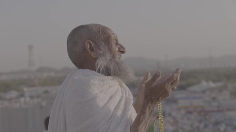 وقفة حجاج بيت الله الحرام على جبل عرفات في المملكة العربية السعودية, الدعاء والتوجه إلى الله الكريم في جبل الرحمة, الخشوع والمشاعر الإيمانية الإسلامية العظيمة, أداء فرائض الإسلام في مكة المكرمة، إتمام مناسك الحج