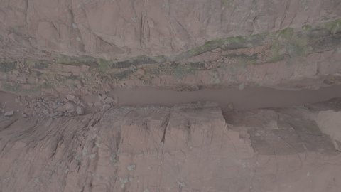 الجبال والتكوينات الصخرية في المناطق الصحراوية، معالم أثرية تاريخية قديمة، القمم والمرتفعات الجبلية بمدينة حائل في السعودية، الطبيعة الصحراوية في جبة حائل، السياحة في السعودية 