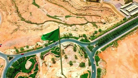 الاحتفال باليوم الوطني لتوحيد المملكه في 23 سبتمبر، تصوير درون للراية السعودية ترفرف عاليا في السماء، إحياء ذكرى يوم العلم 11 مارس, الأعياد والمناسبات الوطنية، المعالم السياحية المشهورة، أكبر سارية في ميدان الملك سلمان في منطقة الدرعية