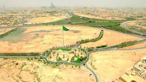 الاحتفال باليوم الوطني لتوحيد المملكه في 23 سبتمبر، تصوير درون للراية السعودية ترفرف عاليا في السماء، إحياء ذكرى يوم العلم 11 مارس, الأعياد والمناسبات الوطنية، المعالم السياحية المشهورة، أكبر سارية في ميدان الملك سلمان في منطقة الدرعية