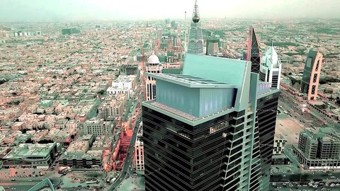 الفن الهندسي المعماري للابراج وناطحات السحاب, التوسع والتطور العمراني للمباني التجارية والسكنية، الاهتمام بطرق وشوارع المملكة العربية السعودية، تصوير درون جوي لأبراج العليا في طريق الملك فهد في مدينة الرياض