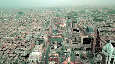 الفن الهندسي المعماري للابراج وناطحات السحاب, التوسع والتطور العمراني للمباني التجارية والسكنية، الاهتمام بطرق وشوارع المملكة العربية السعودية، تصوير درون جوي لأبراج العليا في طريق الملك فهد في مدينة الرياض