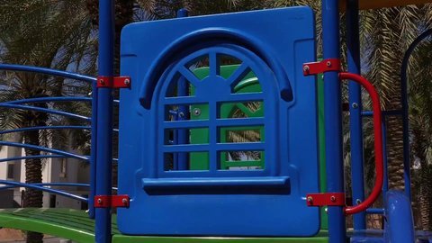 الحدائق والمنتزهات الترفيهية في المملكة العربية السعودية، المساحات الخضراء الواسعه، معلم ومكان طبيعي سياحي مشهور, ألعاب ترفيه ومتعة وتسليه للاولاد في احدى حدائق مدينة حائل، منتزه عائلي ترفيهي