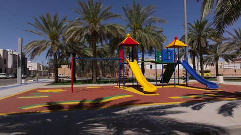 الحدائق والمنتزهات الترفيهية في المملكة العربية السعودية، المساحات الخضراء الواسعه، معلم ومكان طبيعي سياحي مشهور, ألعاب ترفيه ومتعة وتسليه للاولاد في احدى حدائق مدينة حائل، منتزه عائلي ترفيهي