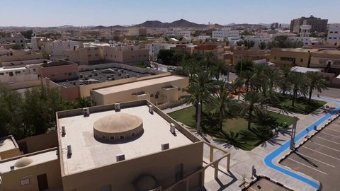 الحدائق والمنتزهات الترفيهية في المملكة العربية السعودية، المساحات الخضراء الواسعه، معلم ومكان طبيعي سياحي مشهور, ألعاب ترفيه ومتعة وتسليه للاولاد في احدى حدائق مدينة حائل، منتزه عائلي ترفيهي