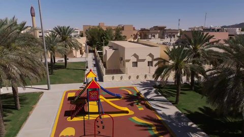 الحدائق والمنتزهات الترفيهية في المملكة العربية السعودية، المساحات الخضراء الواسعه، معلم ومكان طبيعي سياحي مشهور, ألعاب ترفيه ومتعة وتسليه للاولاد في احدى حدائق مدينة حائل، منتزه عائلي ترفيهي