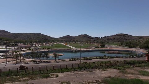 الحدائق والمنتزهات الترفيهية في المملكة العربية السعودية، المساحات الخضراء الواسعه، معلم ومكان طبيعي سياحي مشهور, ألعاب ترفيه ومتعة وتسليه للاولاد في احدى حدائق مدينة حائل، منتزه عائلي ترفيهي