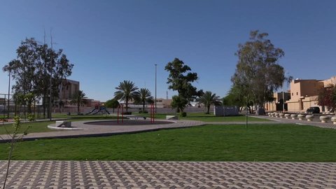 الحدائق والمنتزهات الترفيهية في المملكة العربية السعودية، المساحات الخضراء الواسعه، معلم ومكان طبيعي سياحي مشهور, ألعاب ترفيه ومتعة وتسليه للاولاد في احدى حدائق مدينة حائل، منتزه عائلي ترفيهي