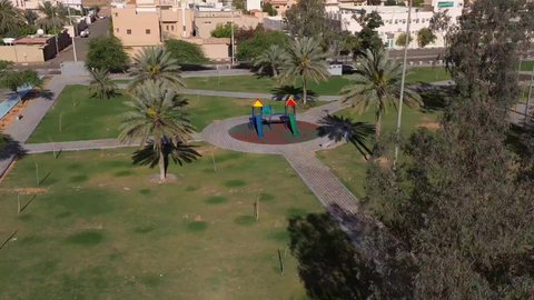 الحدائق والمنتزهات الترفيهية في المملكة العربية السعودية، المساحات الخضراء الواسعه، معلم ومكان طبيعي سياحي مشهور, ألعاب ترفيه ومتعة وتسليه للاولاد في احدى حدائق مدينة حائل، منتزه عائلي ترفيهي