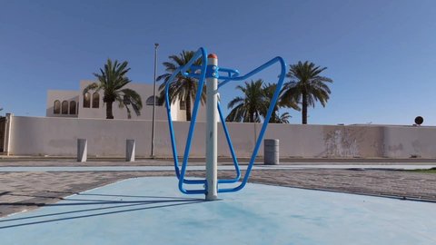 الحدائق والمنتزهات الترفيهية في المملكة العربية السعودية، المساحات الخضراء الواسعه، معلم ومكان طبيعي سياحي مشهور, ألعاب ترفيه ومتعة وتسليه للاولاد في احدى حدائق مدينة حائل، منتزه عائلي ترفيهي