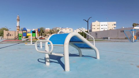 الحدائق والمنتزهات الترفيهية في المملكة العربية السعودية، المساحات الخضراء الواسعه، معلم ومكان طبيعي سياحي مشهور, ألعاب ترفيه ومتعة وتسليه للاولاد في احدى حدائق مدينة حائل، منتزه عائلي ترفيهي