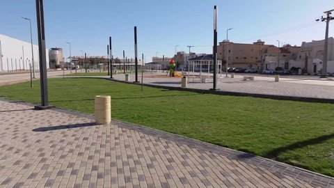 الحدائق والمنتزهات الترفيهية في المملكة العربية السعودية، المساحات الخضراء الواسعه، معلم ومكان طبيعي سياحي مشهور, ألعاب ترفيه ومتعة وتسليه للاولاد في احدى حدائق مدينة حائل، منتزه عائلي ترفيهي