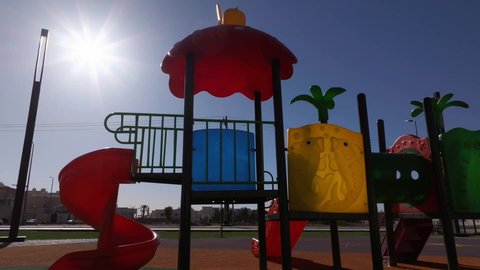 الحدائق والمنتزهات الترفيهية في المملكة العربية السعودية، المساحات الخضراء الواسعه، معلم ومكان طبيعي سياحي مشهور, ألعاب ترفيه ومتعة وتسليه للاولاد في احدى حدائق مدينة حائل، منتزه عائلي ترفيهي