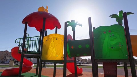 الحدائق والمنتزهات الترفيهية في المملكة العربية السعودية، المساحات الخضراء الواسعه، معلم ومكان طبيعي سياحي مشهور, ألعاب ترفيه ومتعة وتسليه للاولاد في احدى حدائق مدينة حائل، منتزه عائلي ترفيهي