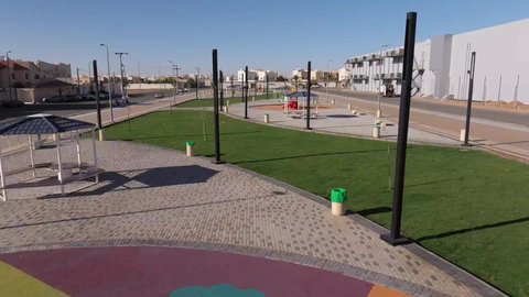 الحدائق والمنتزهات الترفيهية في المملكة العربية السعودية، المساحات الخضراء الواسعه، معلم ومكان طبيعي سياحي مشهور, ألعاب ترفيه ومتعة وتسليه للاولاد في احدى حدائق مدينة حائل، منتزه عائلي ترفيهي