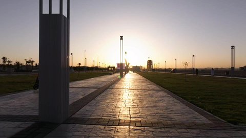 الأماكن السياحيه المشهورة، مناطق الأنشطة الترفيهية في المناطق الساحليه, ممشى مدينة حائل السياحي وقت غروب الشمس، الاهتمام بزراعة أشجار النخيل